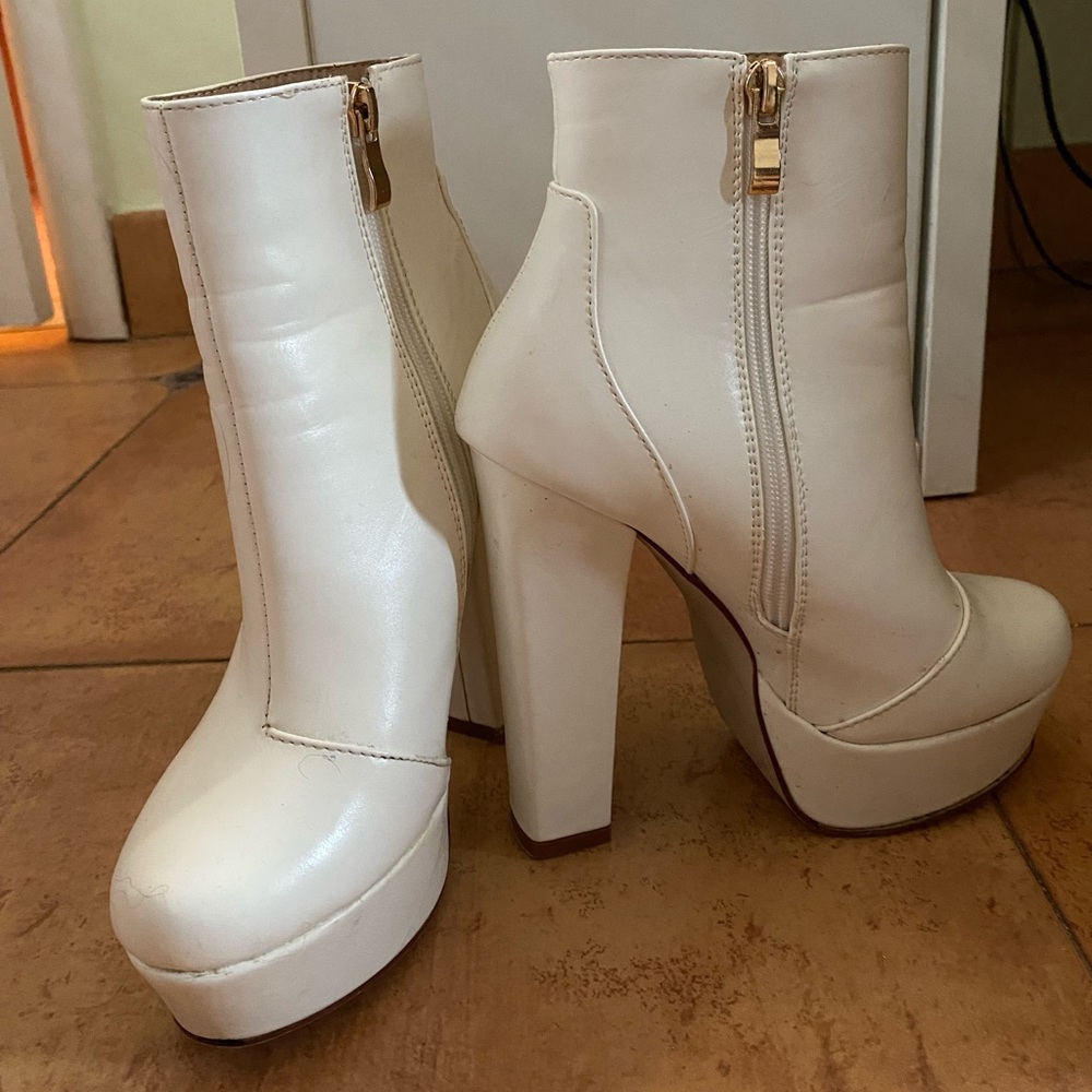 White booties, SIZE 6 from Azalea Wang